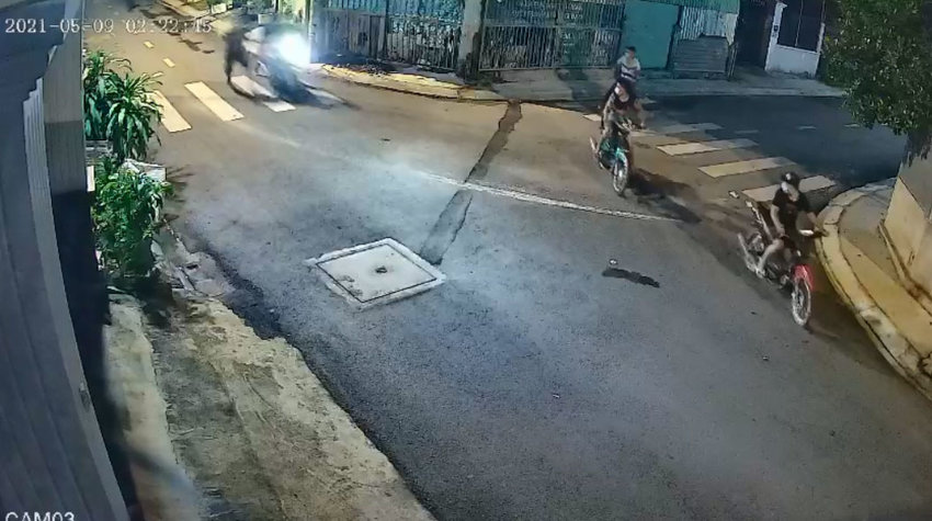 Hình ảnh nhóm thanh niên cướp xe của ông N.T.T